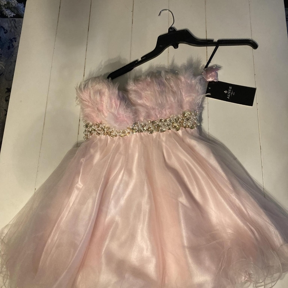 Formal gown - Picture 2 of 3